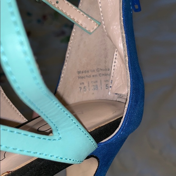Beautiful Aldo multi color heels - Picture 5 of 5